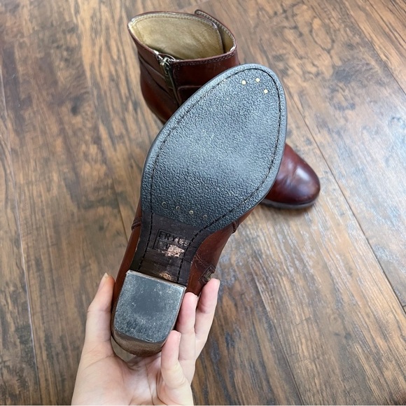 Frye • Patty Riding Bootie brown leather Redwood ankle boot heeled strap buckle - Picture 14 of 15
